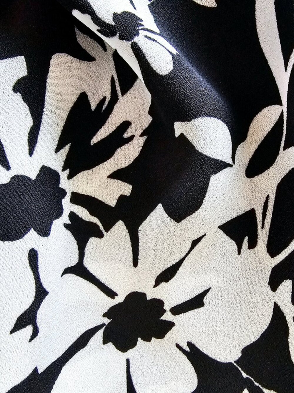 ✨Like New✨ Express Conscious Edit Floral Twist Front Blouse, Size S - Picture 3 of 5